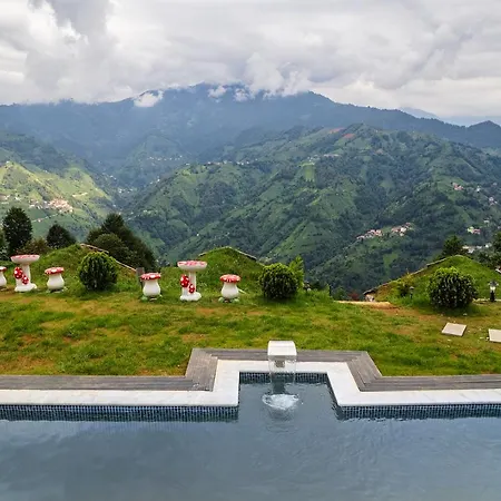 Hobbit Chalet Hotel *